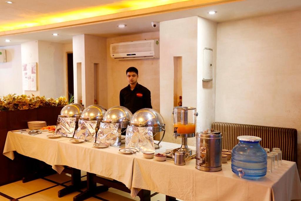 Airport La Sapphire Hotel & Restaurant نيودلهي المظهر الخارجي الصورة