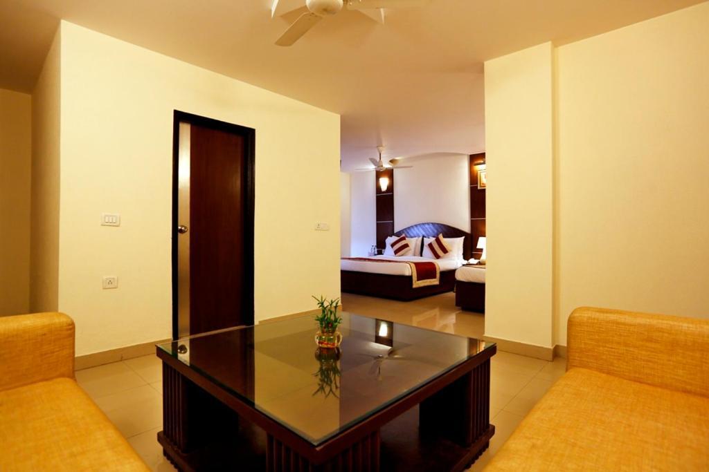 Airport La Sapphire Hotel & Restaurant نيودلهي المظهر الخارجي الصورة