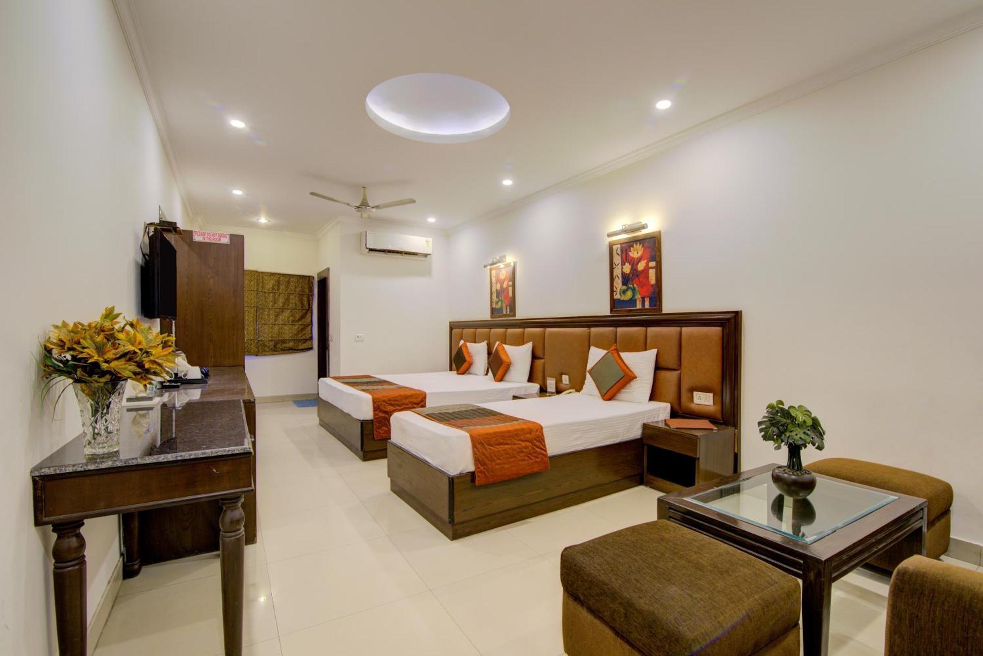 Airport La Sapphire Hotel & Restaurant نيودلهي المظهر الخارجي الصورة