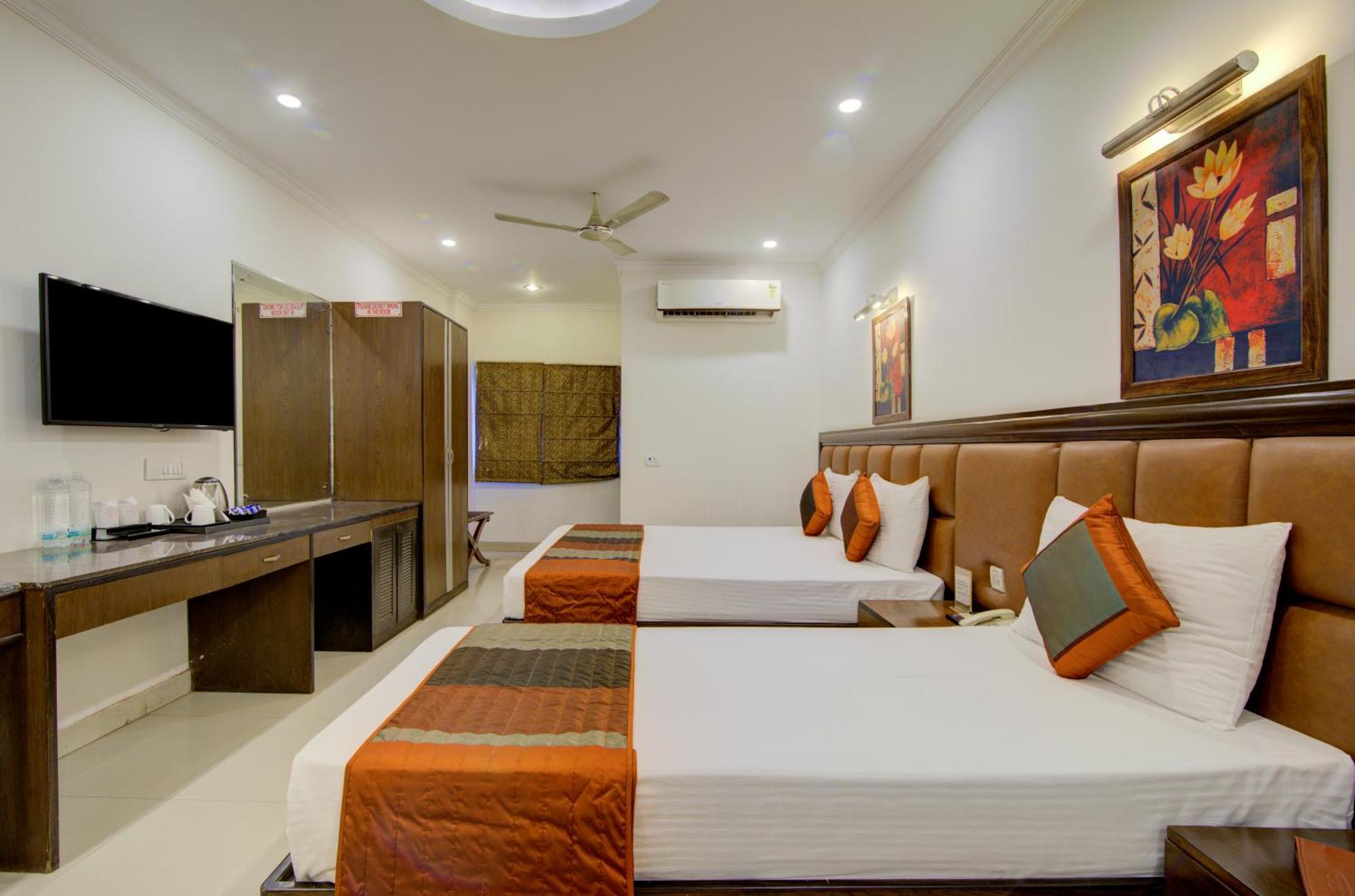 Airport La Sapphire Hotel & Restaurant نيودلهي المظهر الخارجي الصورة