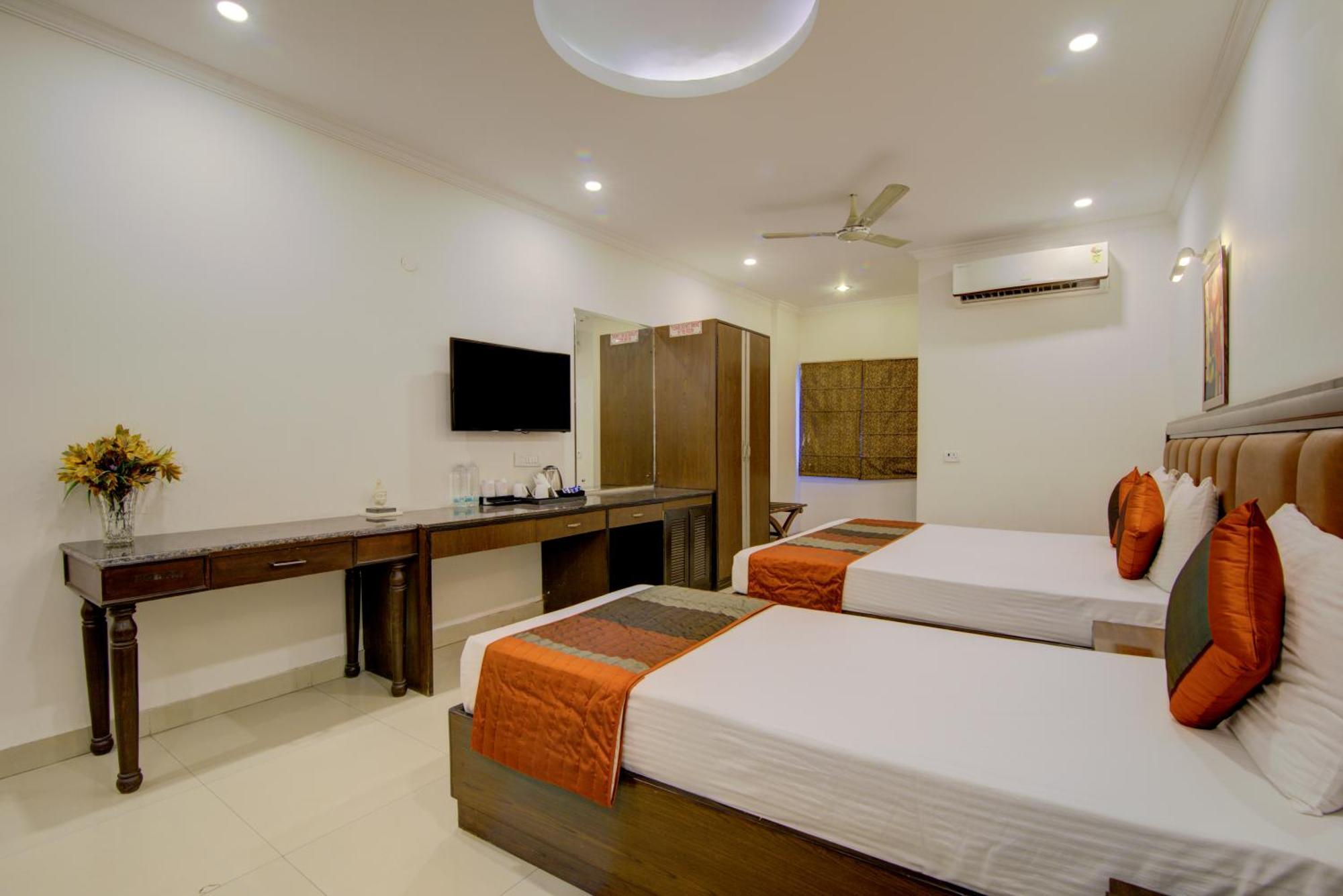 Airport La Sapphire Hotel & Restaurant نيودلهي المظهر الخارجي الصورة